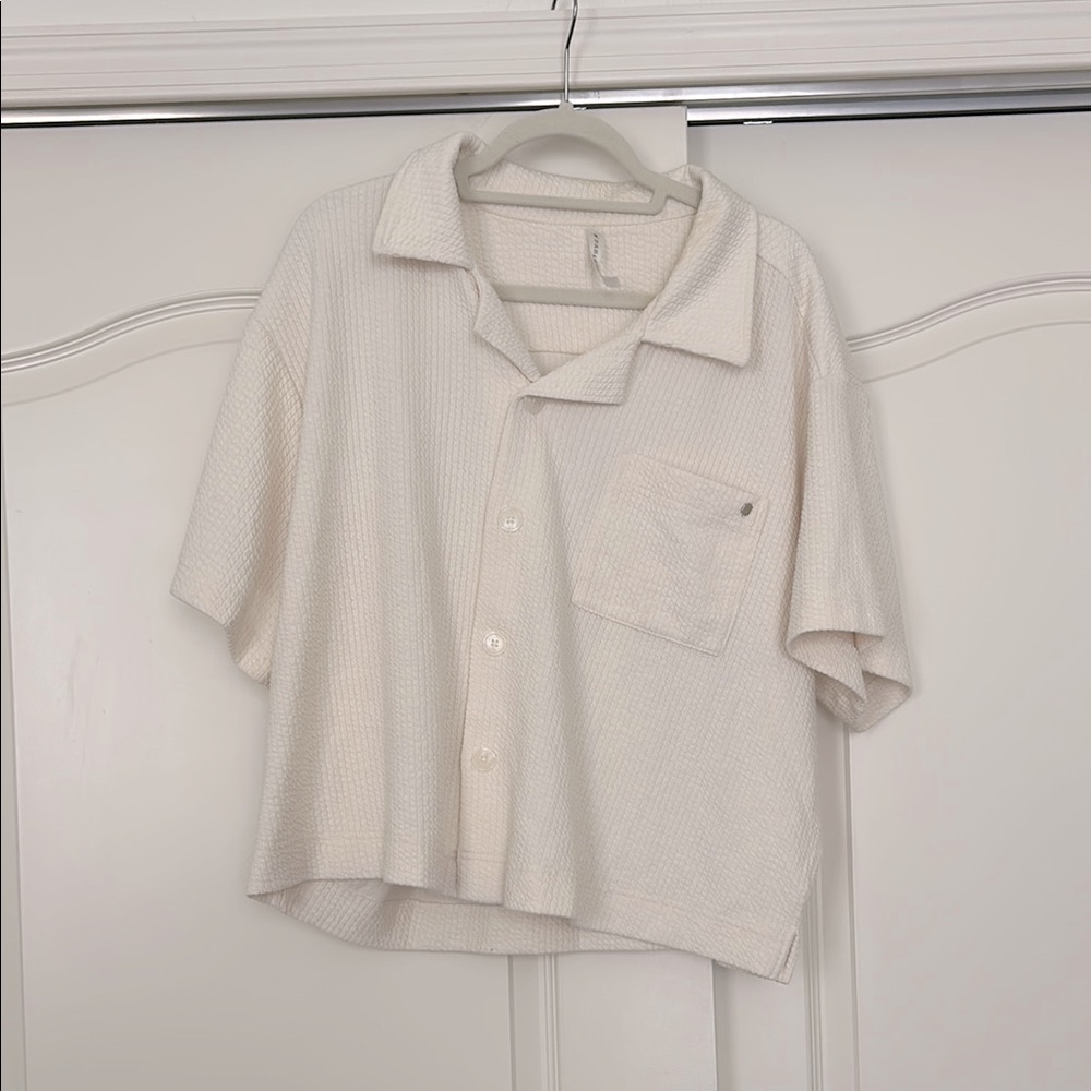 Fabletics Crinkle Knit Boxy Button Down Shirt Egret - Picture 3 of 9